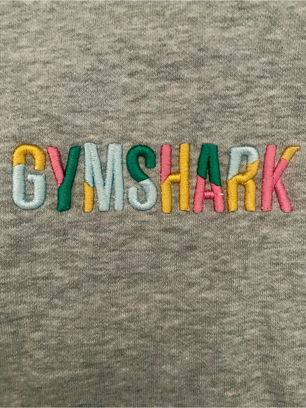 💛🩵🩷💚🏋🏽♀️GYMSHARK MEDIUM CREWNECK Heather Gray Multi-colored Embroidered Logo
